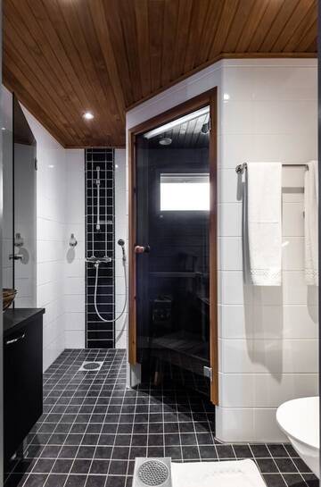 Фото номера Deluxe Double or Twin Room with Balcony and Sauna Отель Hotel Rantakalla г. Калайоки 9